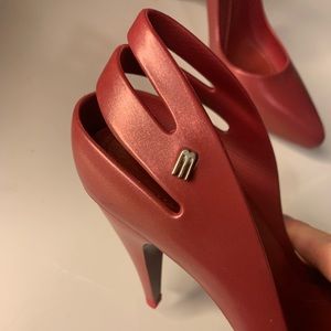 NWB. Beautiful Melissa plum Heels.